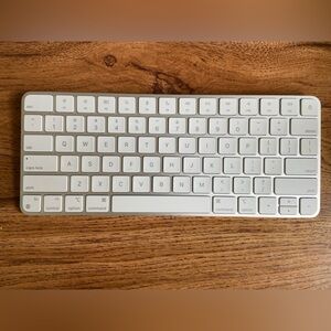 Apple Magic Keyboard Wireless Bluetooth Silver White Model A2450 Tested Mac iPad